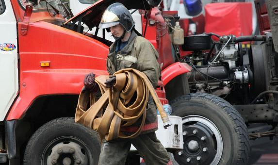 На пожаре в Керчи спасли пенсионера и подростка